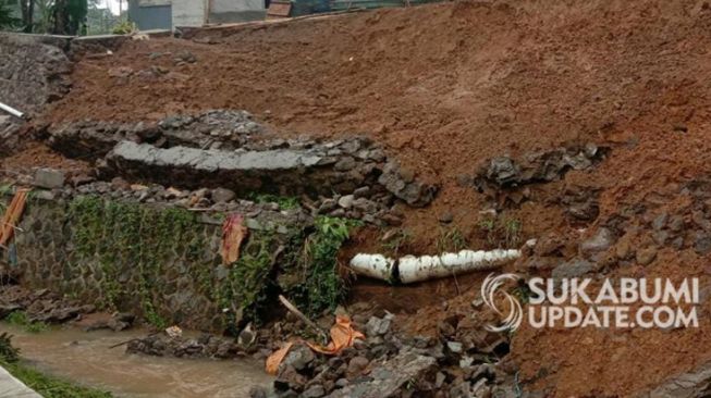 Longsor Terjang Tiga Desa di Nyalindung Sukabumi, Rumah dan Sekolah Rusak