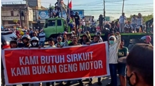 Cegah Balapan Liar, Sejumlah Pemuda Makkasar Aksi Minta Dibuatkan Sirkuit