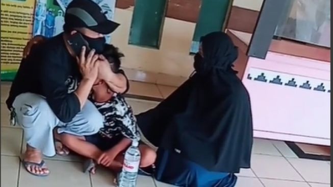 Tahu Ibu Meninggal Dunia, Bocah Menangis Terisak-isak: Janji Salat 5 Waktu