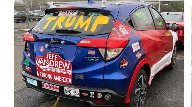 Honda HR-V hasil karya pendukung Donald Trump [Carscoops].