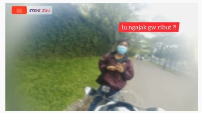 Tak Terima Ditegur di Jalan, Pemotor Ini Kicep Lihat Tubuh Lawannya