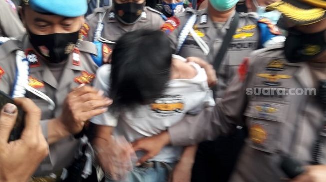 Gegara Diteriaki Copet, Seorang Remaja Dibekuk Polisi dari Kerumunan Massa