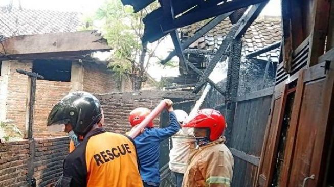 Akibat Bakar Sampah, Dapur Rumah Warga Sidoharjo Sragen Kebakaran