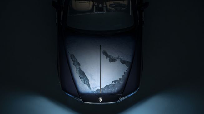 Moncong Rolls-Royce "Wraith - Inspired by Earth" yang menghadirkan peta UAE atau Uni Arab Emirates [Rolls-Royce].