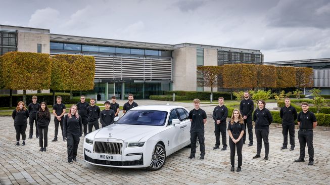 Rolls-Royce Apprentices, The Class of 2020. Mulai bergabung musim gugur ini di markas Rolls-Royce, Goodwood, West Sussex, Inggris, Britania Raya [Dok. Rolls-Royce].
