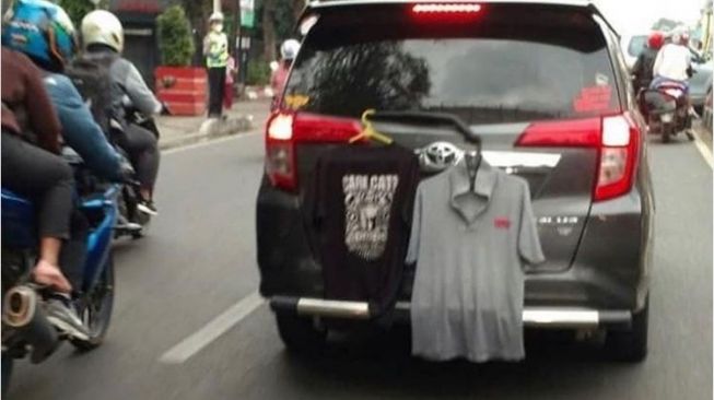 Wiper digunakan untuk menggantung baju (Instagram)