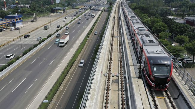 Jajal LRT Jabodebek, Jokowi: Halus, Kecepatannya Juga Baik, Nyaman Sekali