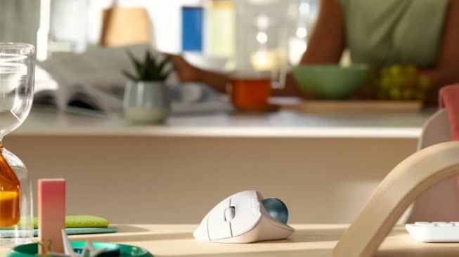 Dilengkapi dengan Trackball, Mouse Terbaru Logitech Didesain Unik