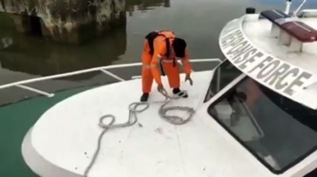 Kapal Pengangkut Sembako Terbalik di Teluk Balikpapan, Satu Nelayan Hilang