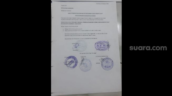 Surat penolakan pembangunan gereja Dukuh Jetis, Desa Gadingan, Mojolaban, Sukoharjo dari ketua RT. (Suara.com/RS Prabowo)
