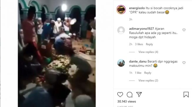 Terlalu Rakus Ambil Bingkisan, Tingkah Bocah Ini Disebut Warganet Mirip DPR