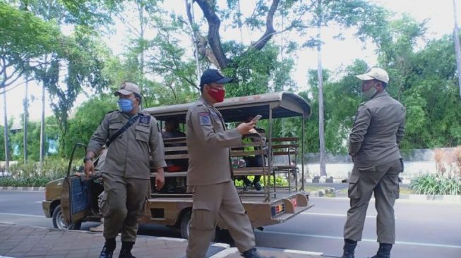 Kafe Digerebek Satpol PP Siang Bolong, 10 Pasangan Mesum Ditangkap saat Ena-ena