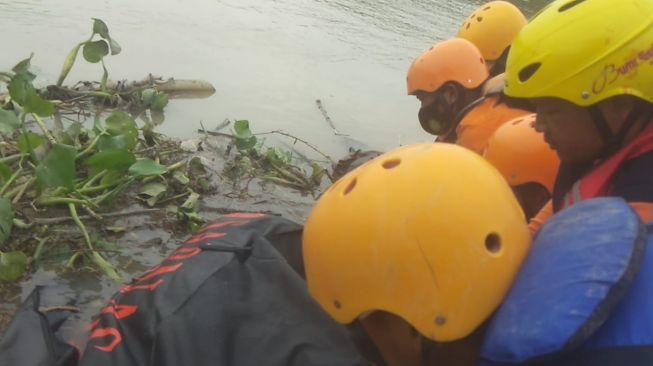 Hanyut di Sungai saat Ingin Menolong, Toni Ditemukan Tewas 3 Hari Kemudian