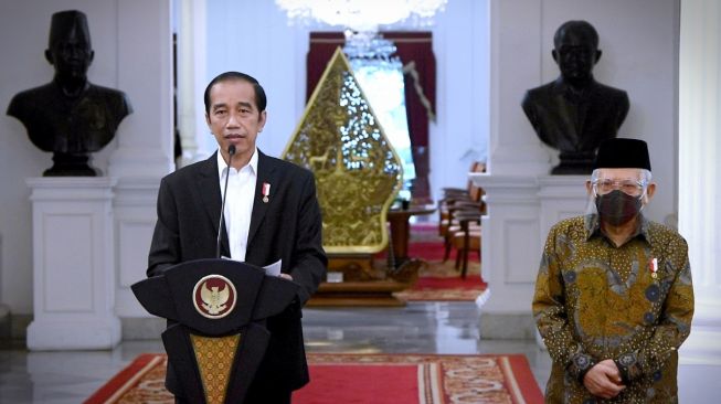 Presiden Jokowi didampingi Wakil Presiden Maruf Amin menyampaikan keterangan pers terkait hubungan Presiden Prancis dan umat Islam, Sabtu 31 Oktober 2020 / Foto : Rusman - Biro Pers Sekretariat Presiden