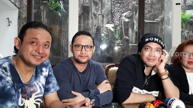 Sempat Ribut Karena Narkoba, Sandy Tumiwa dan Ayahnya Kini Berbaikan