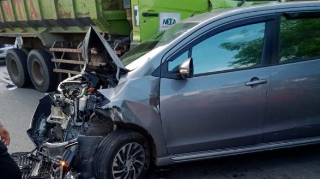 Kecelakaan Beruntun di Tol Jakarta Merak Mobil  Polisi 