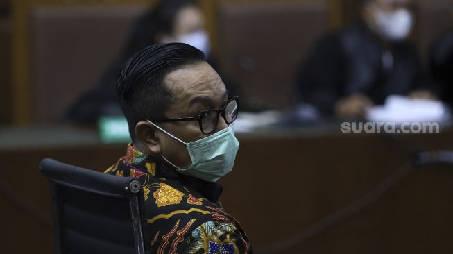 Terdakwa kasus suap penghapusan red notice Djoko Tjandra, Brigjen Prasetijo Utomo menjalani sidang dakwaan di Pengadilan Tipikor, Jakarta, Senin (2/11/2020). [Suara.com/Angga Budhiyanto]