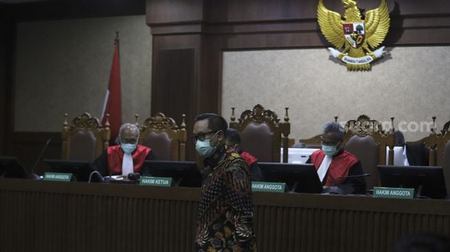 Terdakwa kasus suap penghapusan red notice Djoko Tjandra, Brigjen Prasetijo Utomo menjalani sidang dakwaan di Pengadilan Tipikor, Jakarta, Senin (2/11/2020). [Suara.com/Angga Budhiyanto]