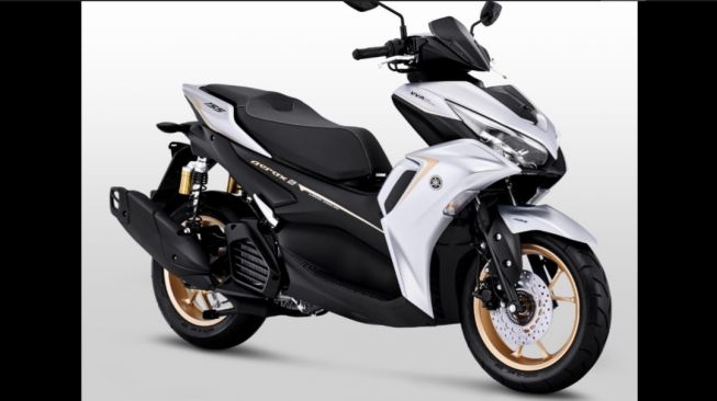 Yamaha All New AEROX 155 Connected/ABS ditawarkan dalam warna Prestige Silver dan Maxi Signature Black [PT YIMM].