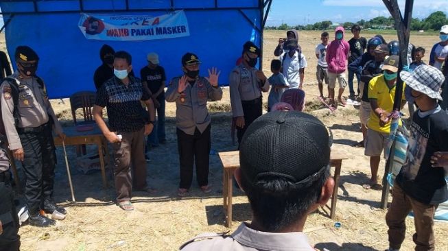 Polisi di Bulukumba Sosialisasi Pencegahan Covid-19 ke Rumah Warga