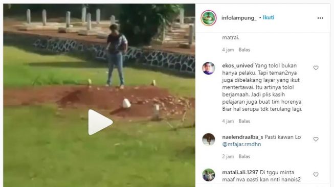 Remaja injak-injak makam pahlawan. (Instagram/@infolampung_