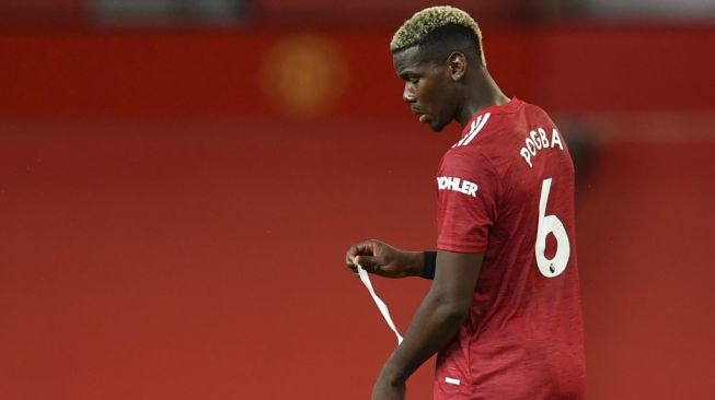 Ekspresi kekecewaan gelandang Manchester United, Paul Pogba usai laga Liga Inggris 2020/2021 kontra Arsenal di Old Trafford, Manchester, Minggu (1/11/2020) malam WIB. [PAUL ELLIS / POOL / AFP]