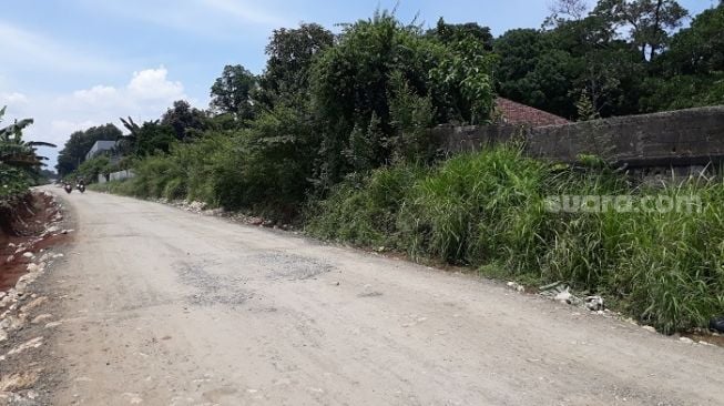 Lokasi penemuan tulang belulang manusia diduga berkelamin waita di dekat kantor LIPI, Cibinong. (Suara.com/Bagaskara)