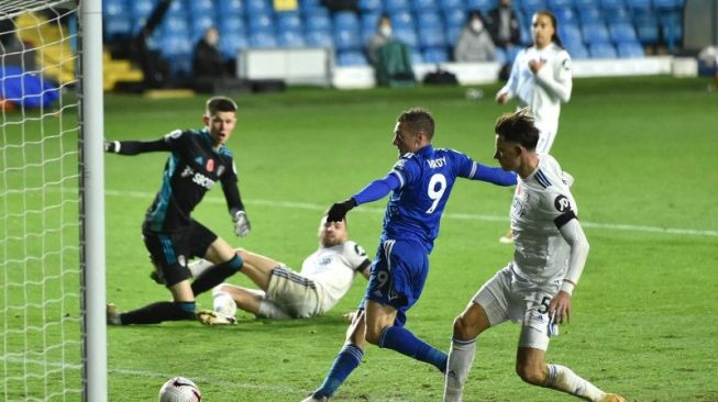 Gebuk Leeds 4-1, Leicester City Tempel Liverpool di Puncak Liga Inggris