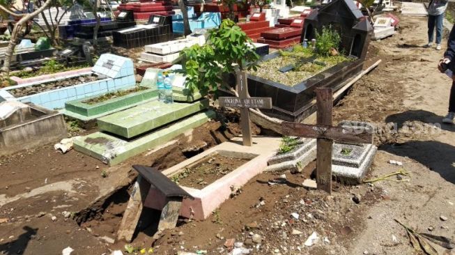 Akibat Hujan Deras, Belasan Makam di TPU Minomartani Amblas