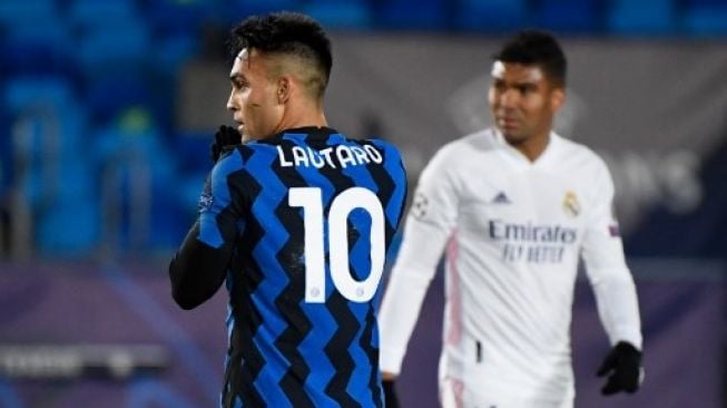 Reaksi striker Inter Milan Lautaro Martinez saat menghadapi Real Madrid pada laga di Alfredo di Stefano stadium dalam lanjutan Liga Italia. PIERRE-PHILIPPE MARCOU / AFP