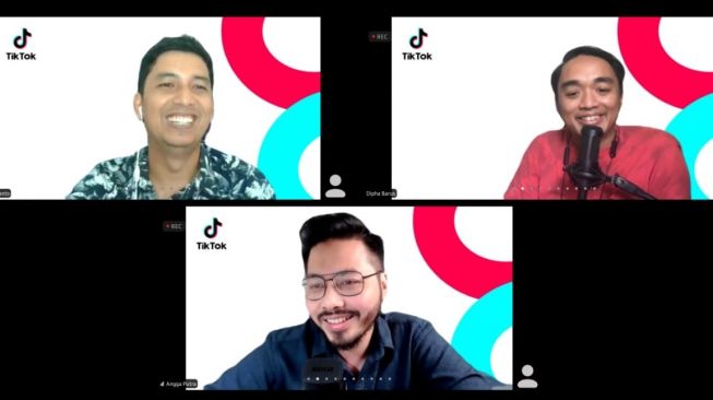 Erik Purwanto (Sony Music Entertainment Indonesia), Dipha Barus (DJ Producer), Angga Anugrah Putra (TikTok Representative) dalam jumpa pers virtual, Rabu (4/11/2020). [TikTok]