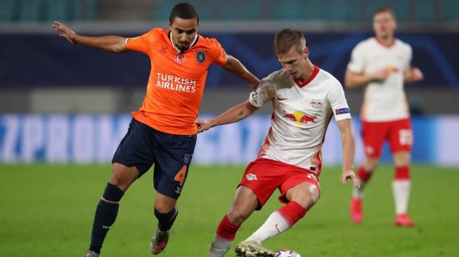 Fullback Istanbul Basaksehir, Rafael da Silva (kiri). [Ronny HARTMANN / AFP]