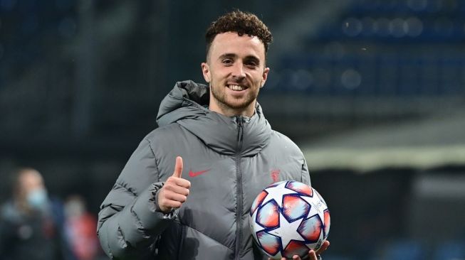 Penyerang Liverpool, Diogo Jota, usai membawa timnya meraih kemenangan 5-0 atas Atalanta di matchday 3 Grup D Liga Champions 2020/2021 di Stadion Atleti Azzurri d'Italia, Rabu (4/11/2020) dini hari WIB. [MIGUEL MEDINA / AFP]