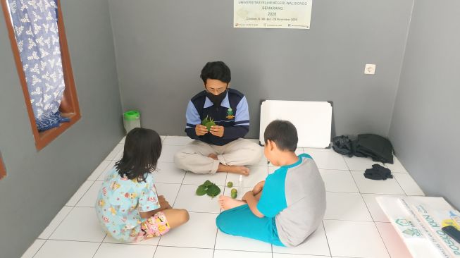 Pelatihan Pembuatan Handsanitizer Bersama Anak-Anak