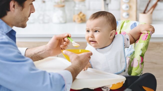 Mengernyit Saat Makan Makanan Masam? Ternyata Itu Tanda Bahaya Lho!