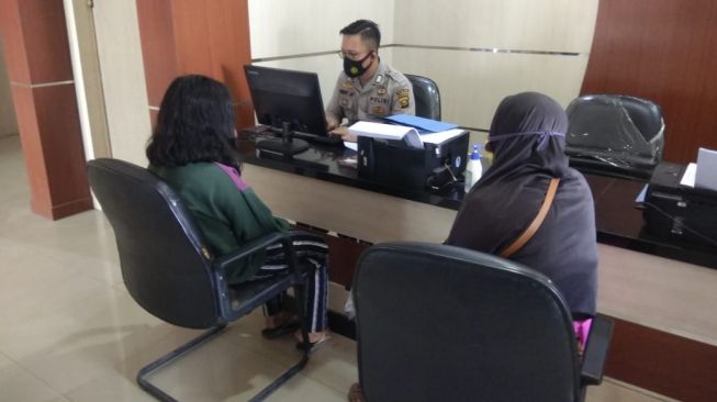 Korban rudapaksa melapor di Mapolda Sumsel (Moeslem/suara.com)