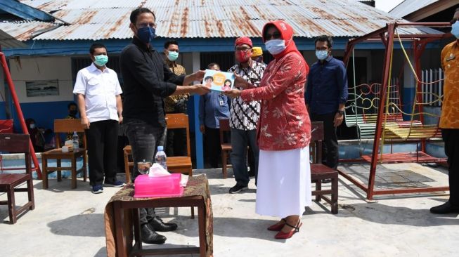 Mendikbud, Nadiem Anwar Makarim, saat melakukan kunjungan ke Sulteng, Rabu (4/11/2020). (Dok : Kemendikbud)