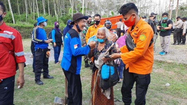 Hari Ini Kelompok Rentan di Sleman Mulai Dievakuasi dari Zona Bahaya Merapi