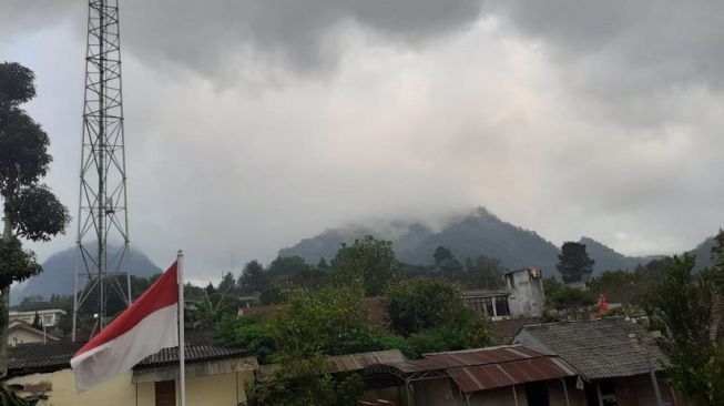 Juru Kunci Merapi: Batu Jatuh Suaranya Gembludug, Sinyal Meliuk-liuk