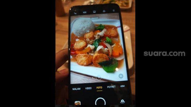 Hasil deteksi foto Realme Narzo 20 Pro. [Suara.com/Lintang Siltya Utami]