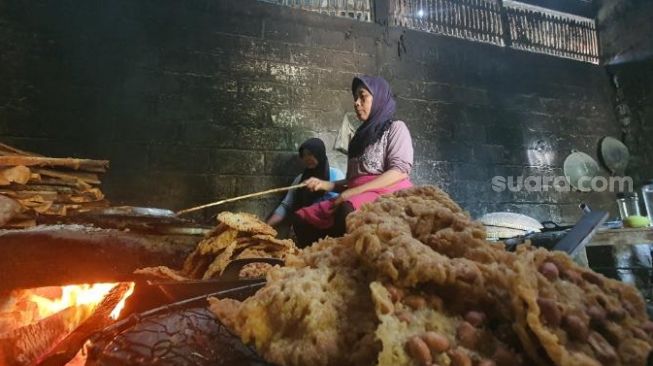 Belum Stabil Akibat Pandemi, Produksi Rempeyek Kampung Pelemadu Masih Minim