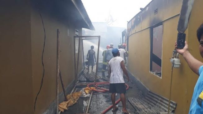 Dua Rumah Warga dan Kantor Bumdes di Desa Uso Dilalap Si Jago Merah