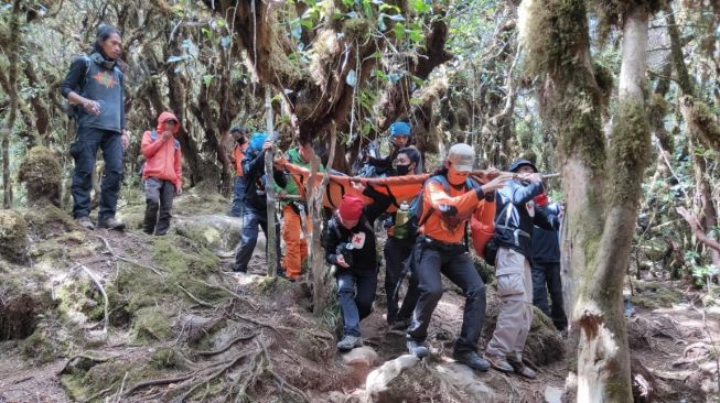 Basarnas Evakuasi Satu Pendaki Gunung Bawakaraeng, Hipotermia di Pos 10