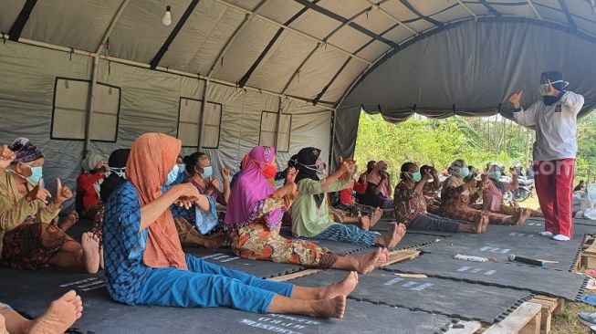 Pengungsi Merapi di Barak Glagaharjo Tembus 185 Orang