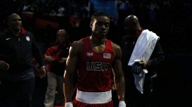 Petinju Amerika Serikat, Errol Spence Jr meninggalkan ring usai kalah dari Andrey Zamkovoy (Rusia) dalam duel kelas welter (69kg) di babak perempat final Olimpiade 2012 London di ExCel Arena, 7 Agustus 2012. [JACK GUEZ / AFP]