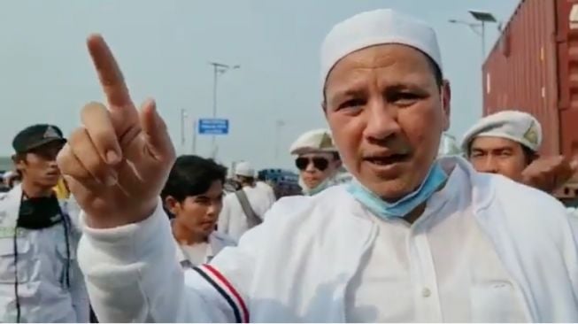 Habib Novel Rela Berjalan Kaki Sejauh 8 KM untuk Jemput Habib Rizieq