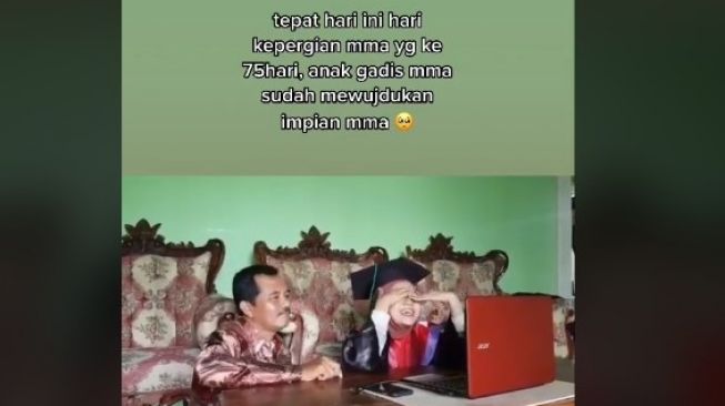 Bikin Terharu! Kisah Mahasiswi Wisuda di Hari Peringatan Kematian Ibunda