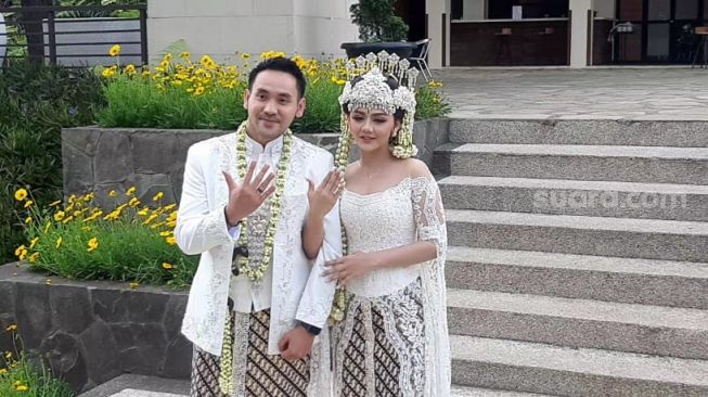 Jenita Janet dan Danu Sofwan resmi jadi suami-istri. [Yuliani/Suara.com]