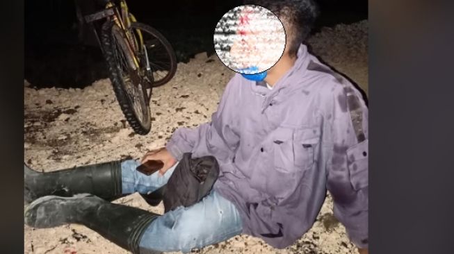 Pemotor jadi korban material yang ditaruh sembarangan di jalan (Facebook)