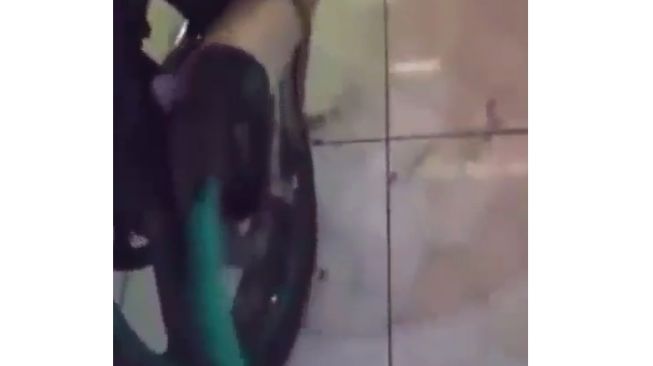 Knalpot Kawasaki Ninja disumpe dengan selang air (Instagram)